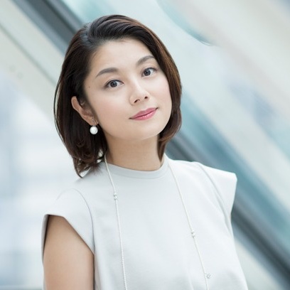 擁有搞笑綜藝魂的實力派演員「小池榮子」，演出《地面師》與《新宿野戰醫院》呈現百變形象！