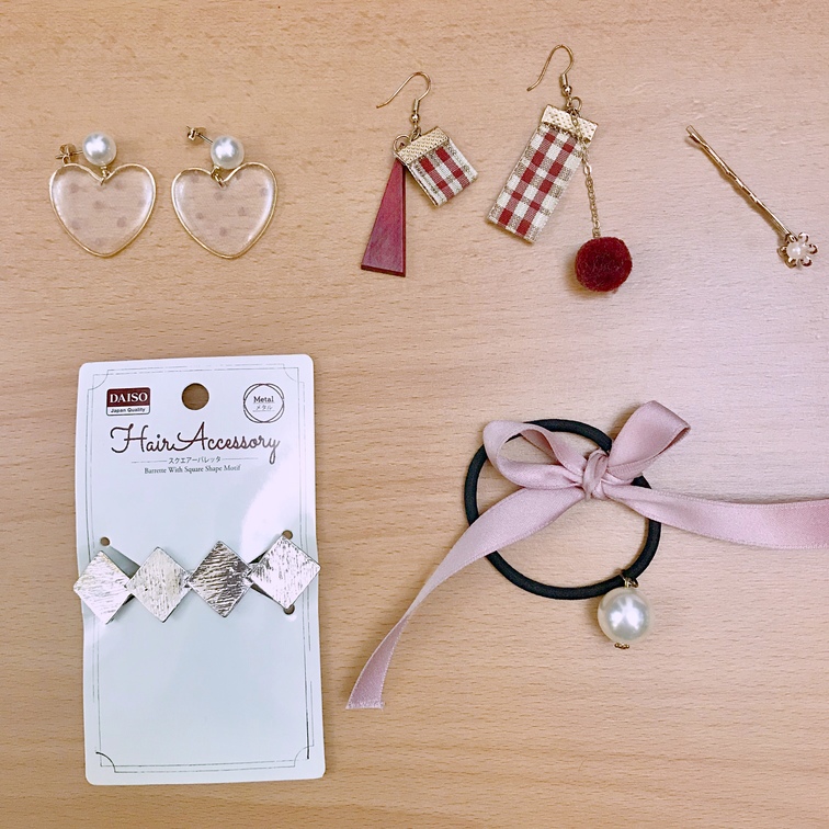 搭配的髮飾及耳環