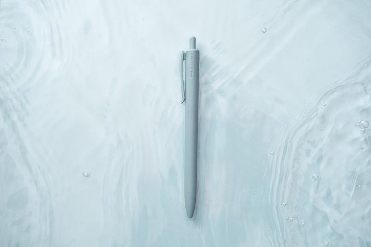 使用再生環保材質的JETSTREAM