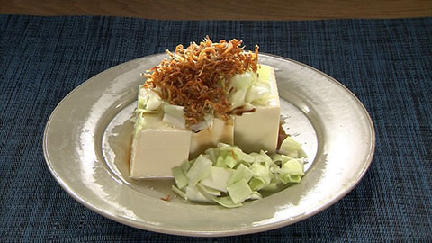 高麗菜與酥脆吻仔魚豆腐