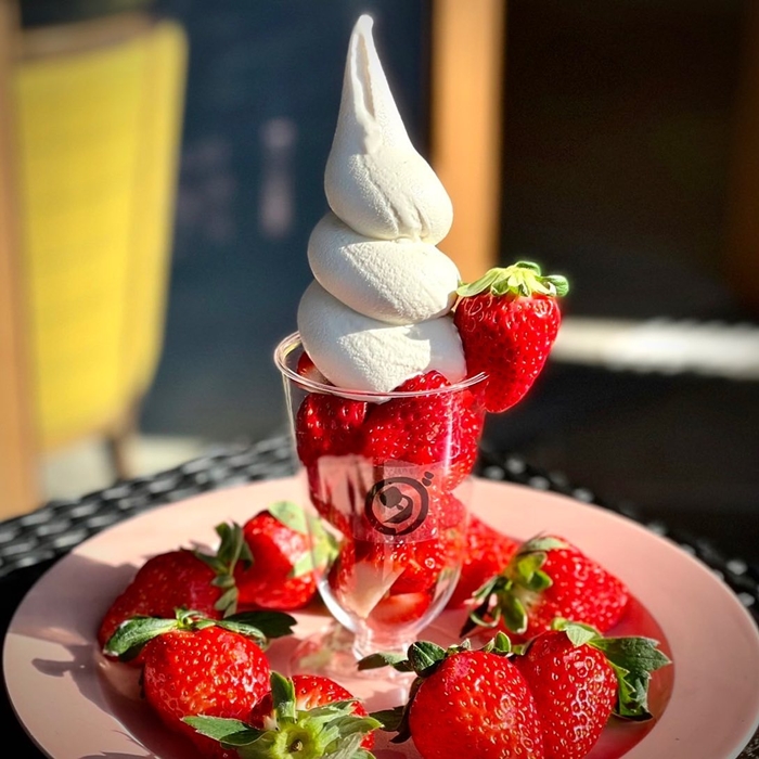 胖胖冰淇淋草莓聖代