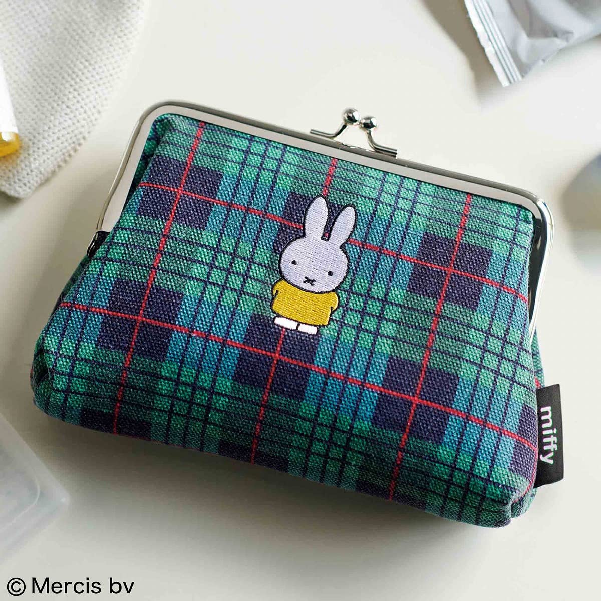 米飛兔刺繡口金包