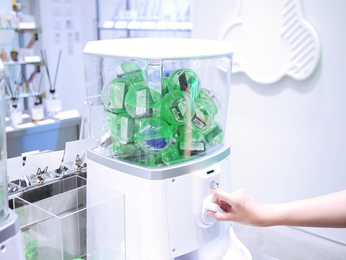 書本扭蛋 × 香水扭蛋