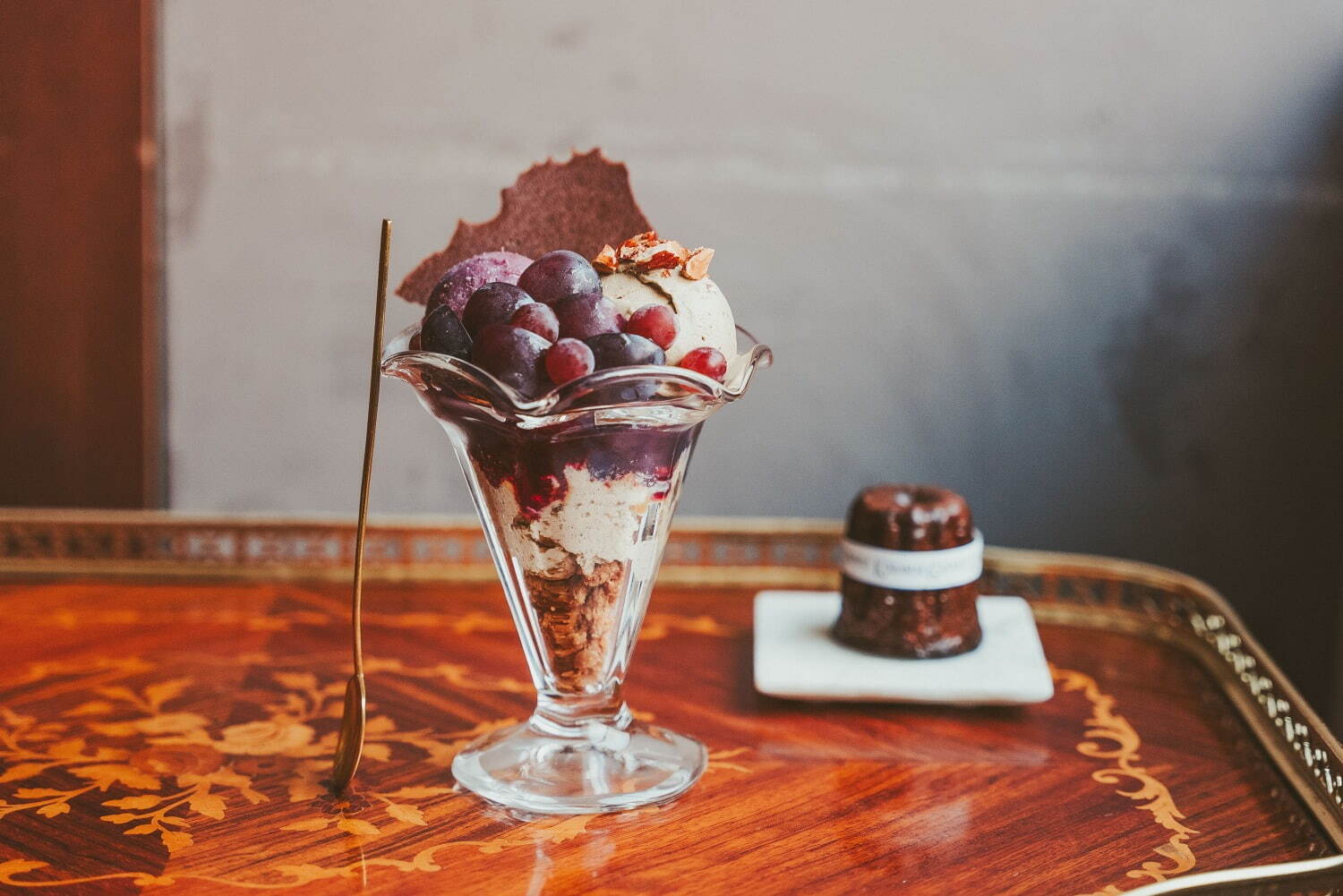 2023年9月_美麗甜點_KURAMAE CANNELE CAFE_可麗露與葡萄聖代