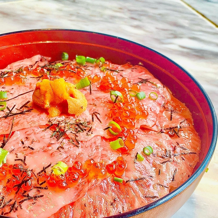生和牛海膽鮭魚子丼飯