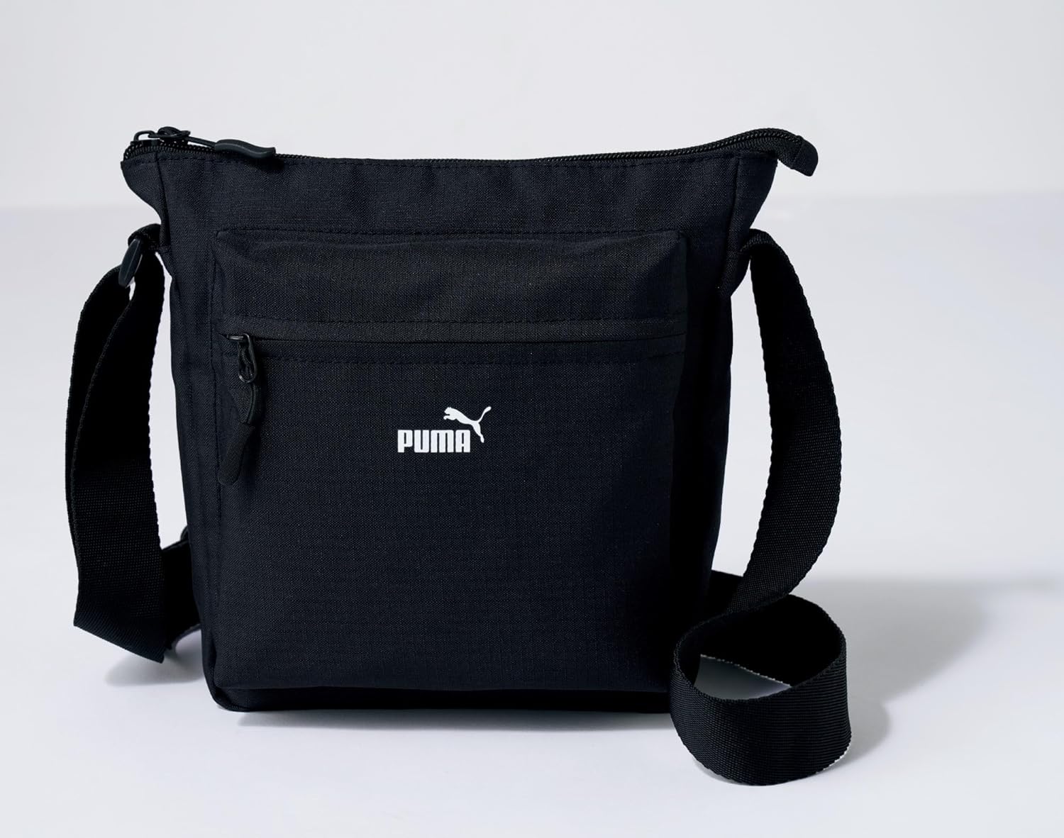 PUMA肩背包