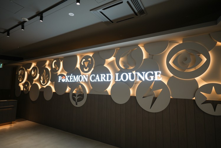 在澀谷十字路口空中玩寶可夢卡!官方認證的POKÉMON CARD LOUNGE 在澀谷十字路口空中玩寶可夢卡!官方認證的POKÉMON CARD LOUNGE