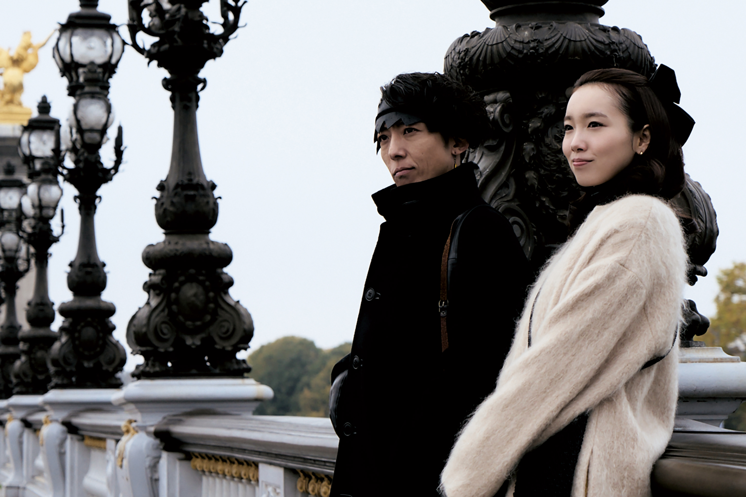 岸邊露伴一動也不動