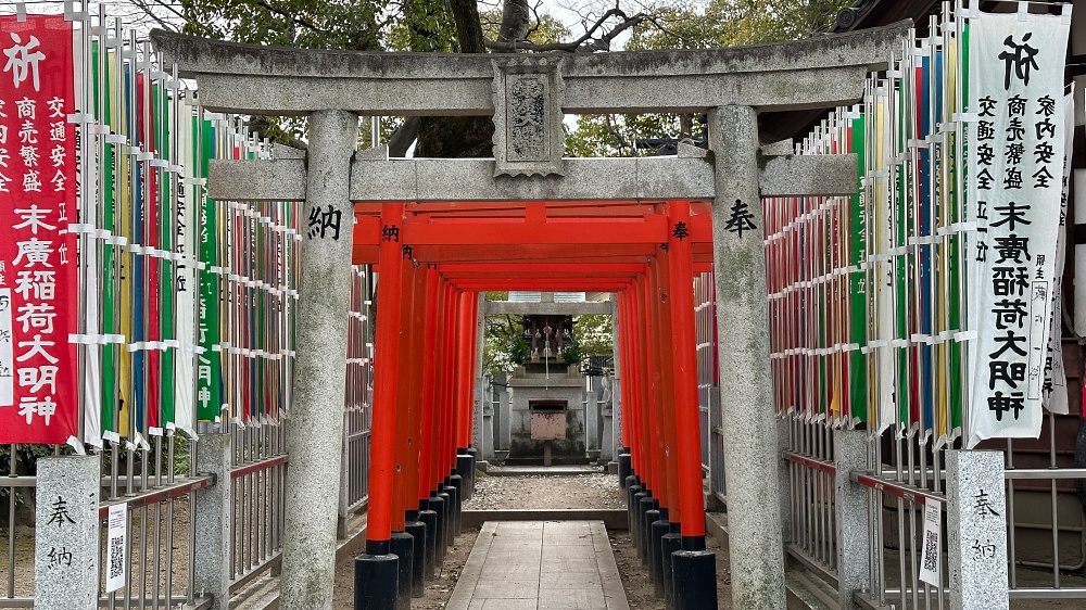 毒舌愛情籤詩聞名的大阪布忍神社_還願鳥居
