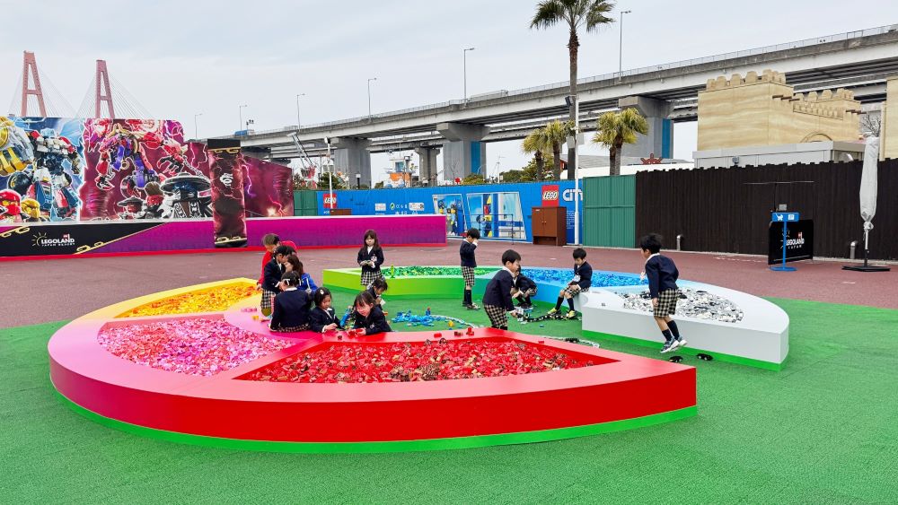 LEGOLAND_樂高樂園_レゴランドで春のお祝いパーティー_樂高樂園春日慶祝派對_巨大ブリックサークル（レゴ デュプロブロックが新登場）_巨型積木環（使用全新的樂高得寶系列）