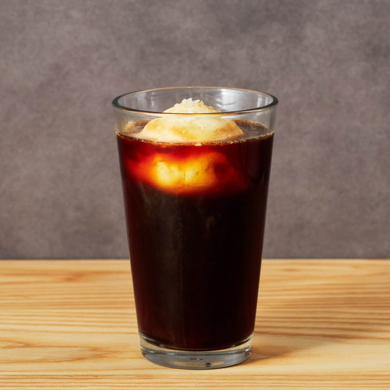 日本星巴克_星巴克臻選東京烘焙工坊_2025 年夏季新品_Starbucks Reserve Oliart Golden Gelato Cold Brew Float