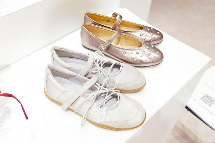 GU2025秋冬新品-芭蕾運動鞋和鉚釘瑪莉珍鞋