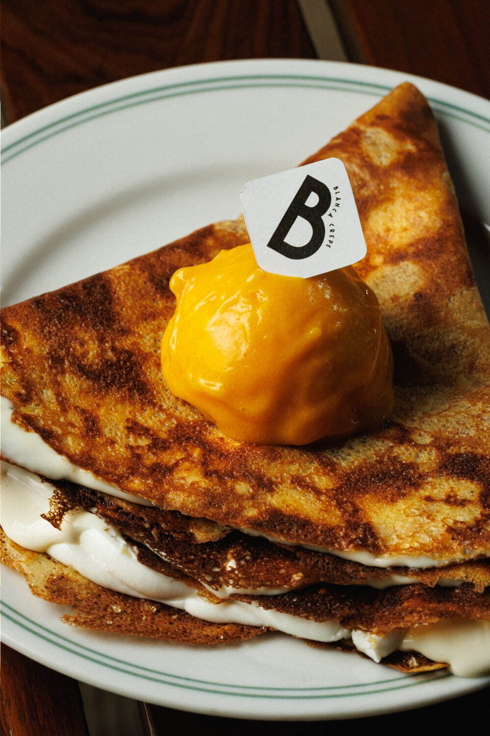 搭配義式冰淇淋的招牌可麗餅