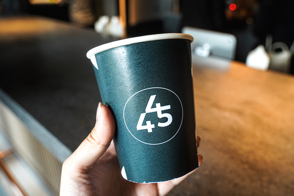 Cafe & Restaurant BASE445