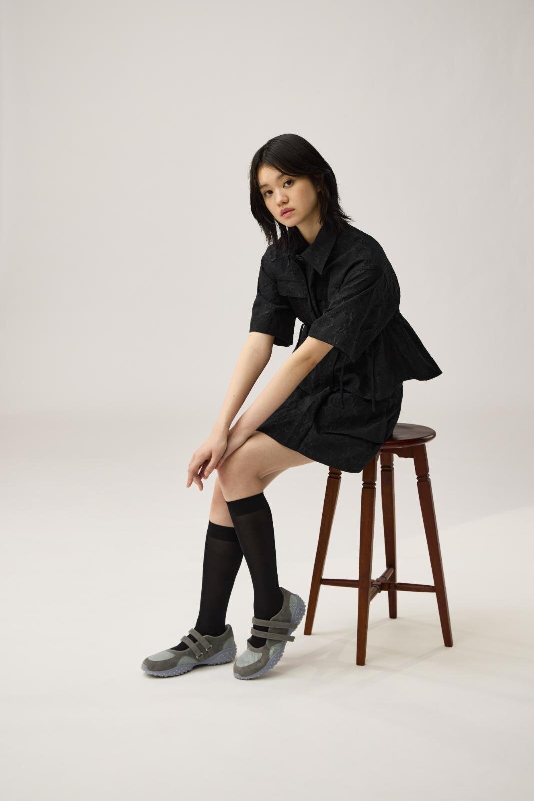 ユーティリティシャツ(5分袖) by rokh 2,990円、ユーティリティスコート 2,990円、ダブルストラップバレエスニーカー by rokh 2,990円