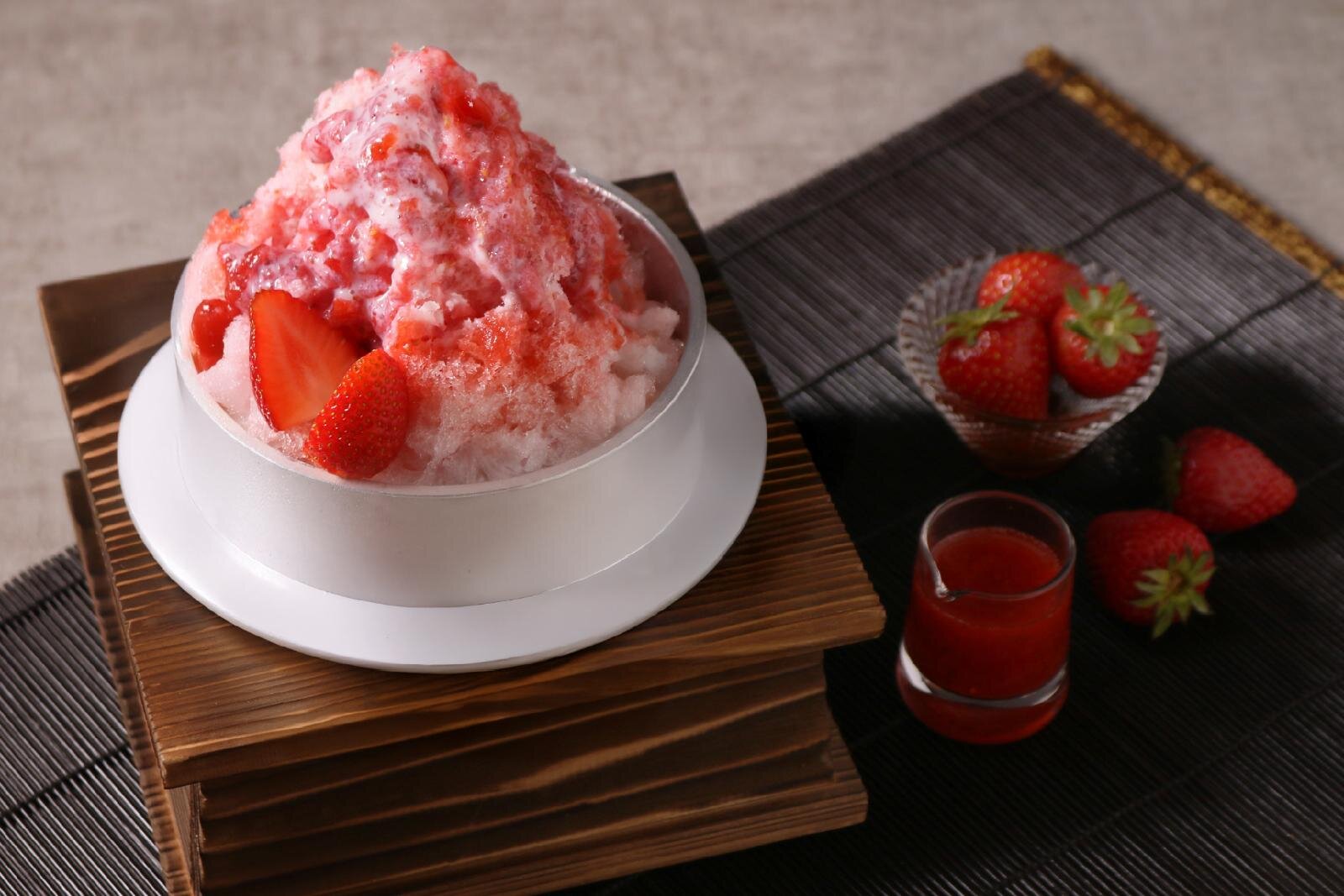 かき氷 いちご練乳 1,500円